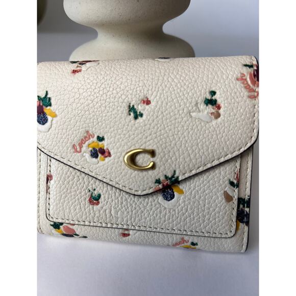 Coach Wyn Small Bifold Wallet With Floral Print - Picture 2 of 6